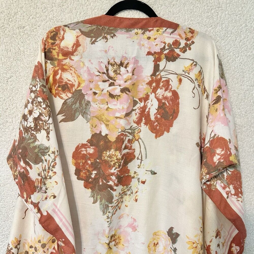 Vince Camuto Kimono Floral Roses Cover Up One Size fits Most - Picture 9 of 10